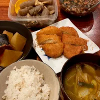 サバ缶と大根の煮物　コロッケ　こんにゃく甘辛煮　めかぶゆかり納豆　カレースープ| とゆあさん