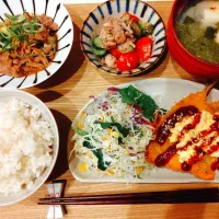 鯵フライ、牛肉のしぐれ煮、鯖缶とトマトときゅうりのサラダ、もち麦ご飯、お味噌汁|samさん