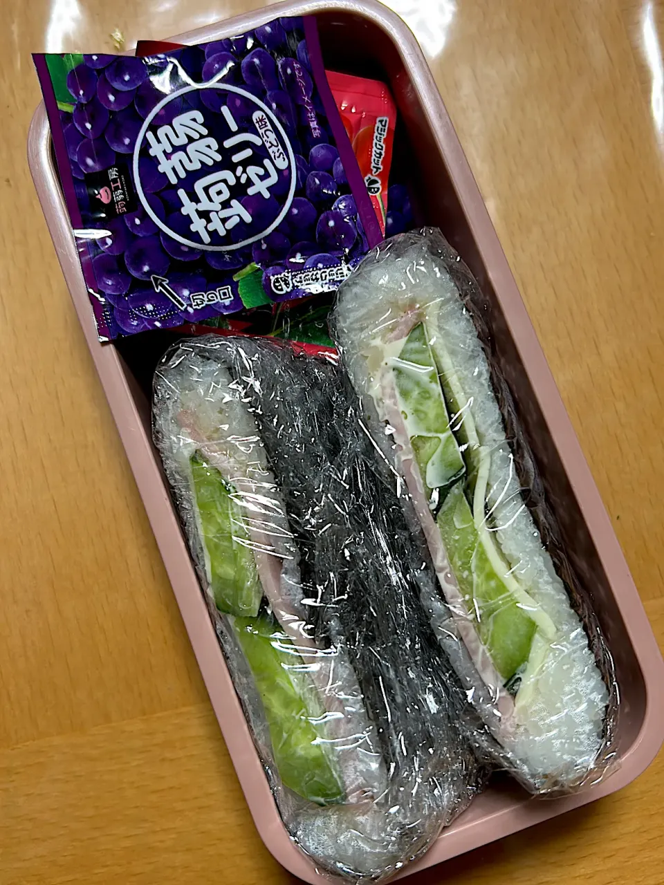 おにぎらずと蒟蒻ゼリー娘さんべんとー|まつさん