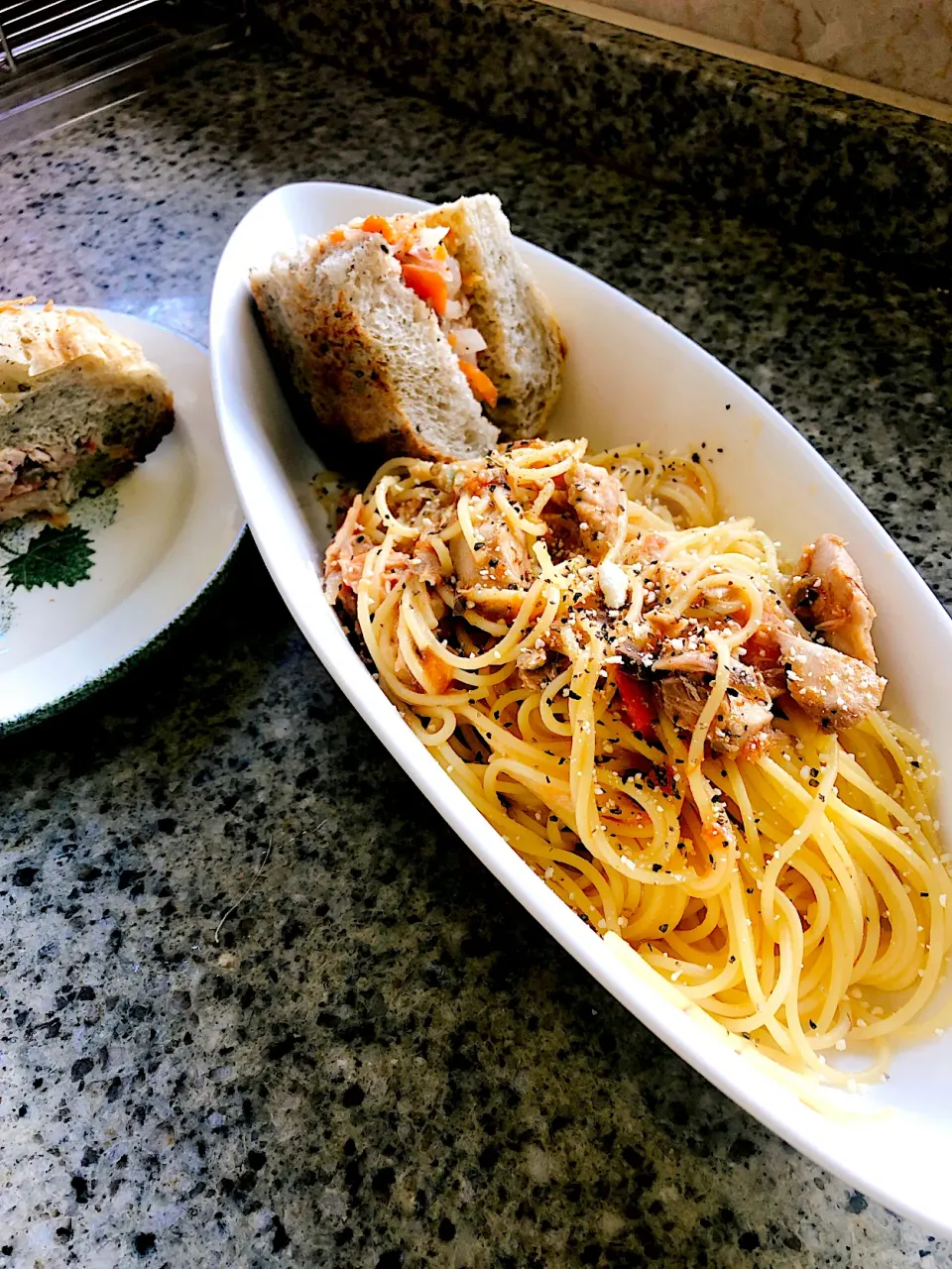 生トマト🍅と鯖缶のパスタ🍝|ヨウコさん