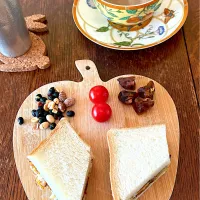 朝ごはん♯オムレツサンド| 小松菜さん