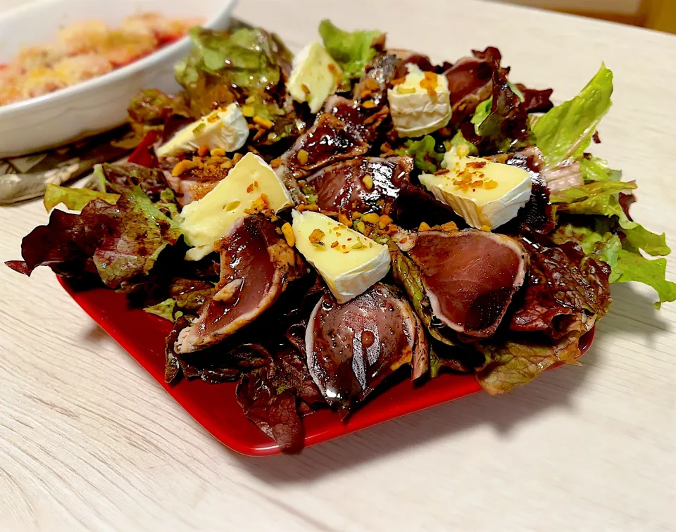 スイーツポテトさんの料理 スモークカマンベールとかつおのサラダ|もっさんさん