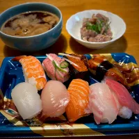 スーパーのお寿司🍣と、砂ずりの塩だれと、赤だし|もえさん