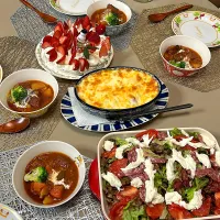 ポークシチュー、グラタン、サラダ、　　　　　お誕生日ケーキ🎂| kekekeさん