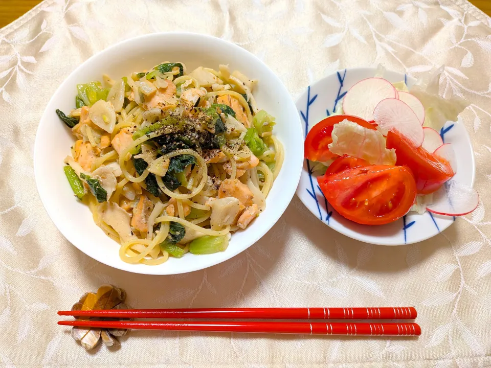 1/9 の夕食　サーモンと小松菜と白舞茸のパスタ|卯月さん