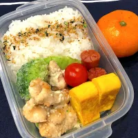 わかめごまふりかけ、たまご焼き、ウインナー、鶏むねタルタル、ブロッコリー、ミニトマト、みかん|きらきらさん