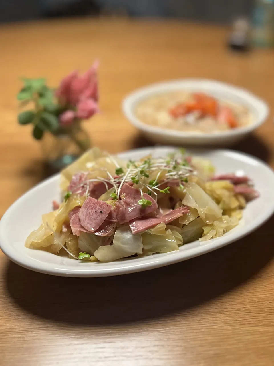 1/9の夕食　キャベツとタンのサラダ|yoneさん