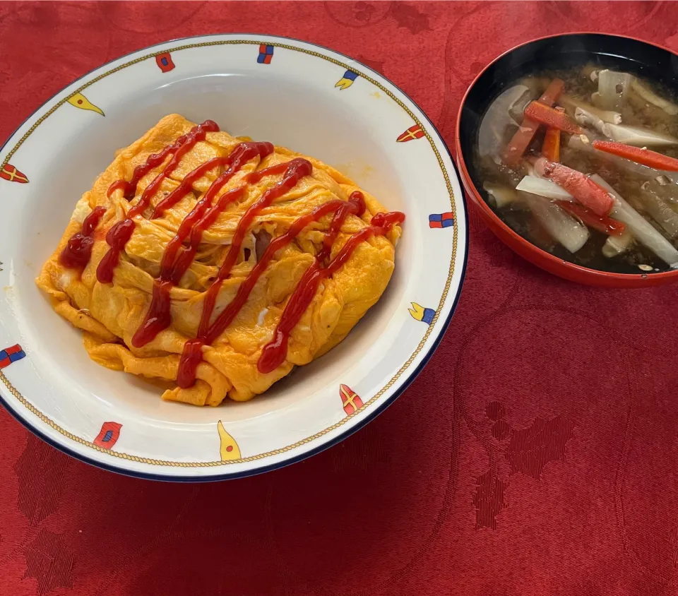 今日の朝ごはん❣️今日は推しの映画に行くか？水泳の練習に行くか？悩むところです😅オムライスと残り野菜のお味噌汁|tamemitiさん