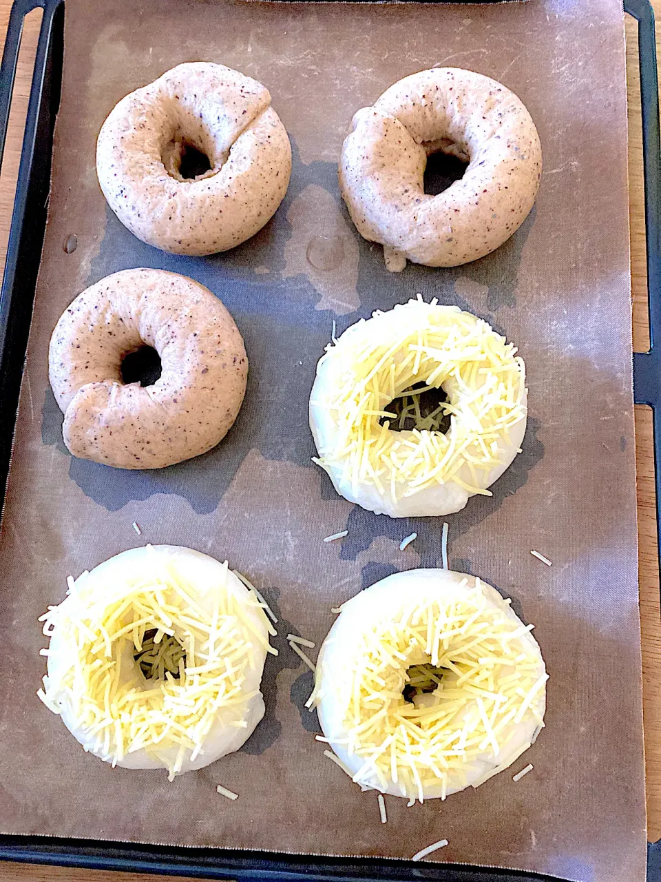 ＊紅茶ベーグル、クリームチーズ＆とろけるチーズベーグル焼く前＊|さくたえさん