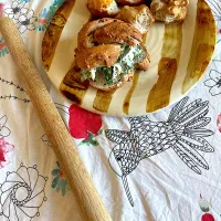 出来立てで試食したのは全粒粉胡桃に韮とクリームチーズをサンドしたベーグル🥯| さくたえさん