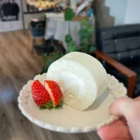 白いロールケーキ