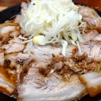 【食べログ TOP 5000】 
北大塚ラーメン 
チャーシュー麺 (麺150g、980円) 
＋青ねぎ (150円) 
@大塚3分 
(JR板橋駅から徒歩27分)
26009
〈醤4塩3噌󠄀0タ1出0F0冷0混1つ0〉|大脇さん