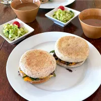 ブランチ♯ほうれん草とツナチーズ♯マフィンサンド|小松菜さん