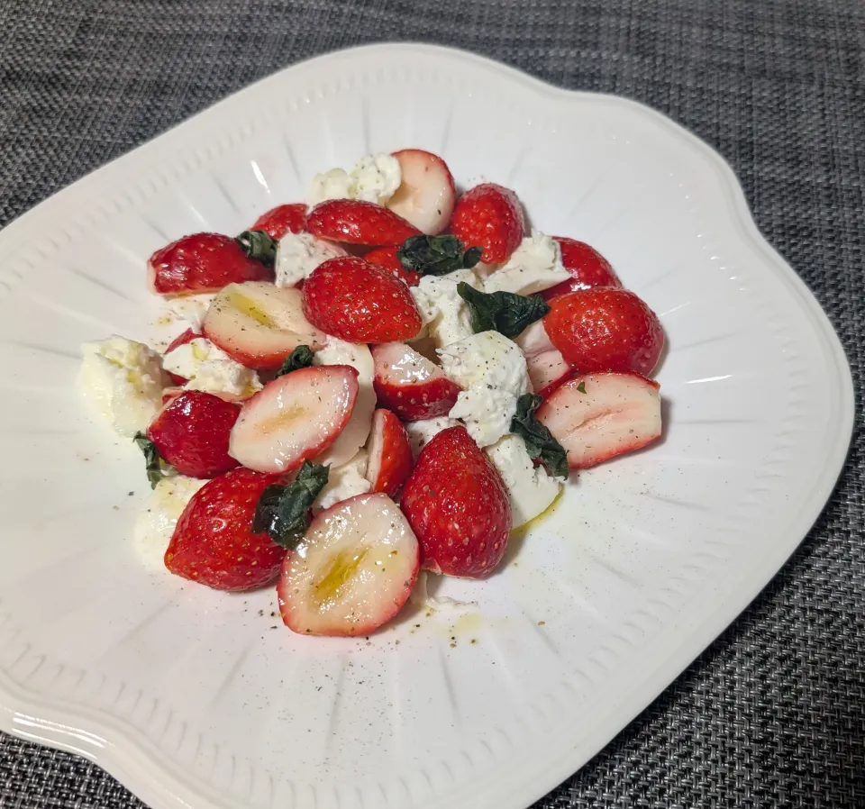 いちごのカプレーゼ🍓|hiroさん