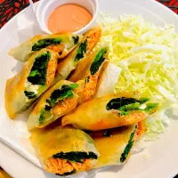 ✩.*˚縮ほうれん草と鮭の春巻き| ゆきえもんさん