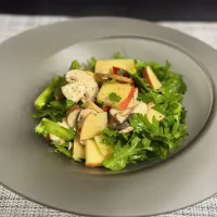 りんごと春菊とマッシュルームのおつまみサラダ| OLの気ままご飯🍽さん