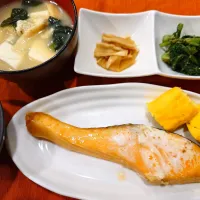 焼き鮭定食|伊藤央さん