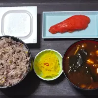 今日の朝ごはん（十五穀ごはんに辛子明太子、納豆、赤だしのなめこ汁、たくあん）|Mars＠釜飯作り研究中さん