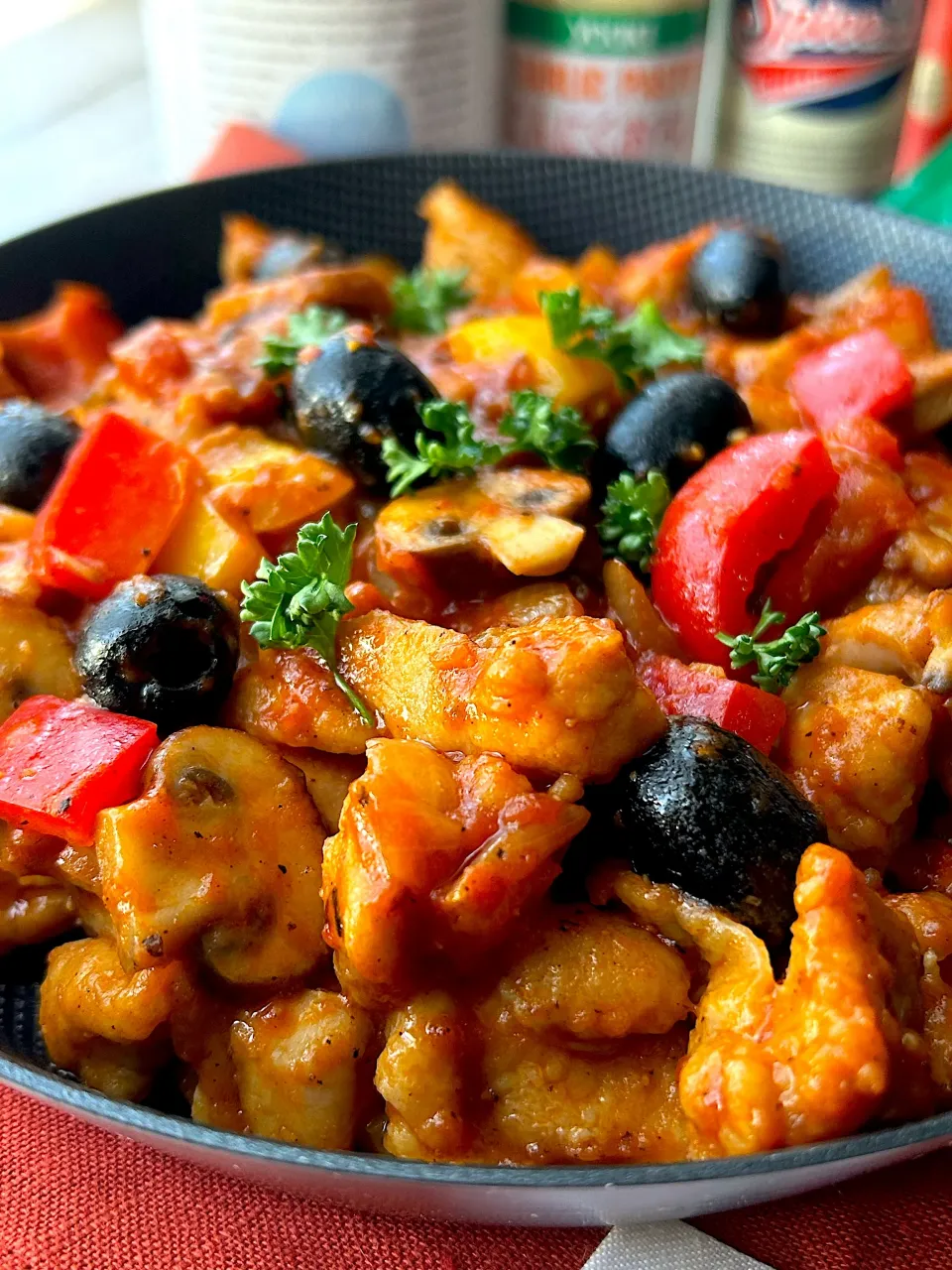 【ユウキ世界の食卓探検隊🌏】鶏肉のチリンドロン煮|まなまな♡さん