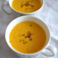 人参スープ　カリカリナッツ添え