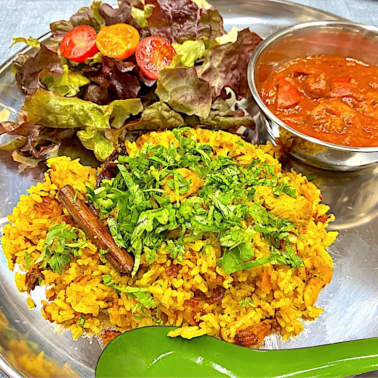 ビリヤニとエビのカレー🦐|みほままこさん