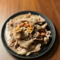 豚肉とナッツの炒め　おつまみ感覚、しっかりおかず