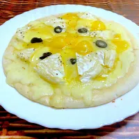 クワトロ フォルマッジ風ピザ|ももさん