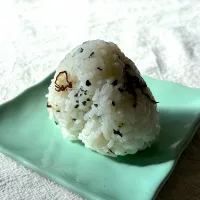 わかめと塩昆布のおにぎり| かっちゃん杉さん