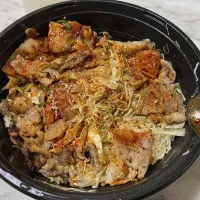 山盛り豚バラ丼 🐽ﾌﾞﾋ