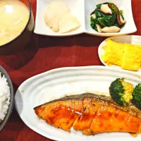 鮭の照り焼き定食|伊藤央さん