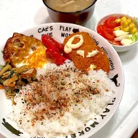 おっさんワンプレート　海老カツ　タコさん　目玉の親父　俺のチンピラ　サラダ　汁|ひげおやじさん