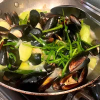 Garlic Onions Ginger Broth Mussels with spinach and Chayote|🌺IAnneさん