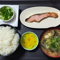 今日の朝ごはん（ごはんは千葉県産コシヒカリ、焼鮭（激辛）、納豆、なめこ汁、たくあん）|Mars＠釜飯作り研究中さん