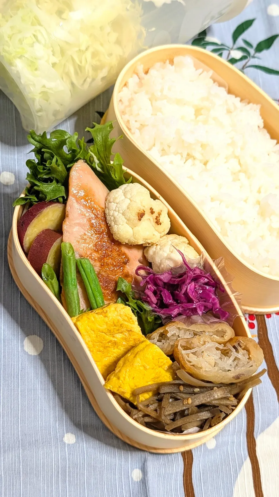 本日のお弁当〜鮭弁幕の内風弁当|f.1125beさん