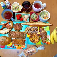 塩糀ミルクと豆乳のクラムチャウダー🥣とサイラーのパン🥖🥐たくさん！！| さくたえさん