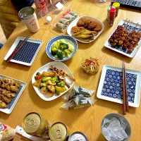 焼き鳥たれ、塩、海老とブロッコリーのガーリックソテー、ししゃも唐揚げ、ひれかつ、メンチカツ、温野菜、生春巻き、蒸し鶏とザーサイの中華和え。|くろーぶやんさん