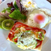 ピザトーストでブランチ|じゅんさんさん