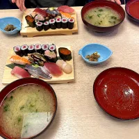 今日の昼ご飯@「地魚鮨 船主」さん　九貫握り〜水仙〜をいただきまーす😋（実況中継終了）|なびさん