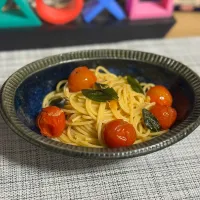 セージとトマトのスパゲティ|OLの気ままご飯🍽さん