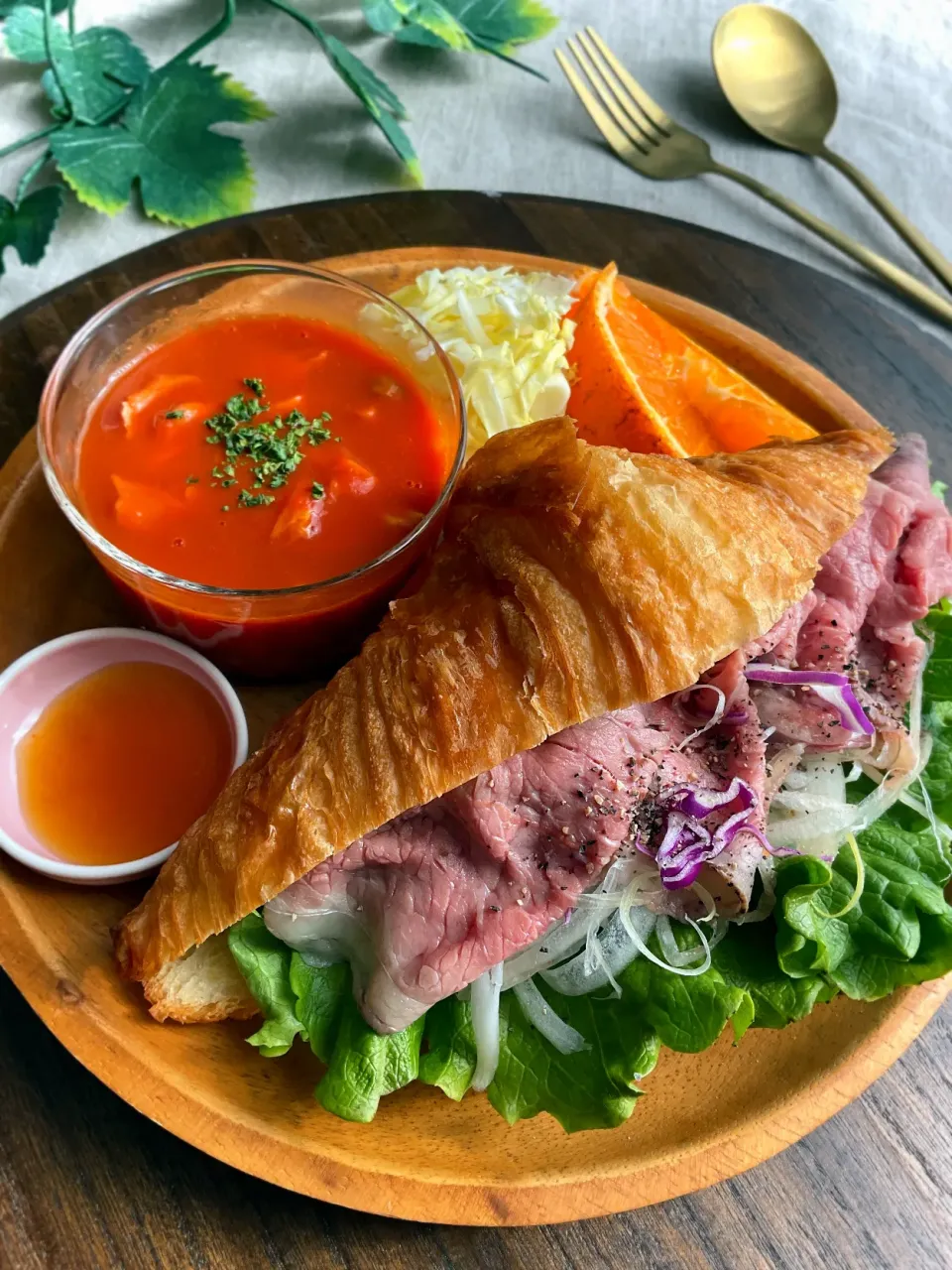 ローストビーフdeクロワッサンサンド|スイーツポテトさん