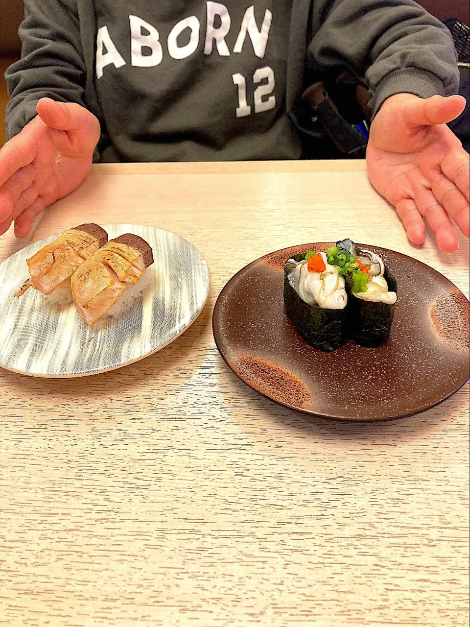 寒ブリ炙りと生牡蠣軍艦＠「地魚鮨  船主」(金谷港)|はやとさん