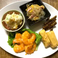エビチリ・ポテトサラダ・春雨の中華和え・ごぼうの甘辛唐揚げ・卵焼き・菜飯・豚汁|ちびろ菌さん