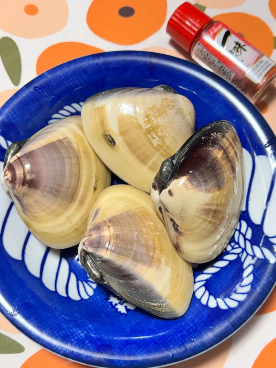 ハマグリとミル貝をしゃぶしゃぶにしていただきます。|リキュール ポアロさん