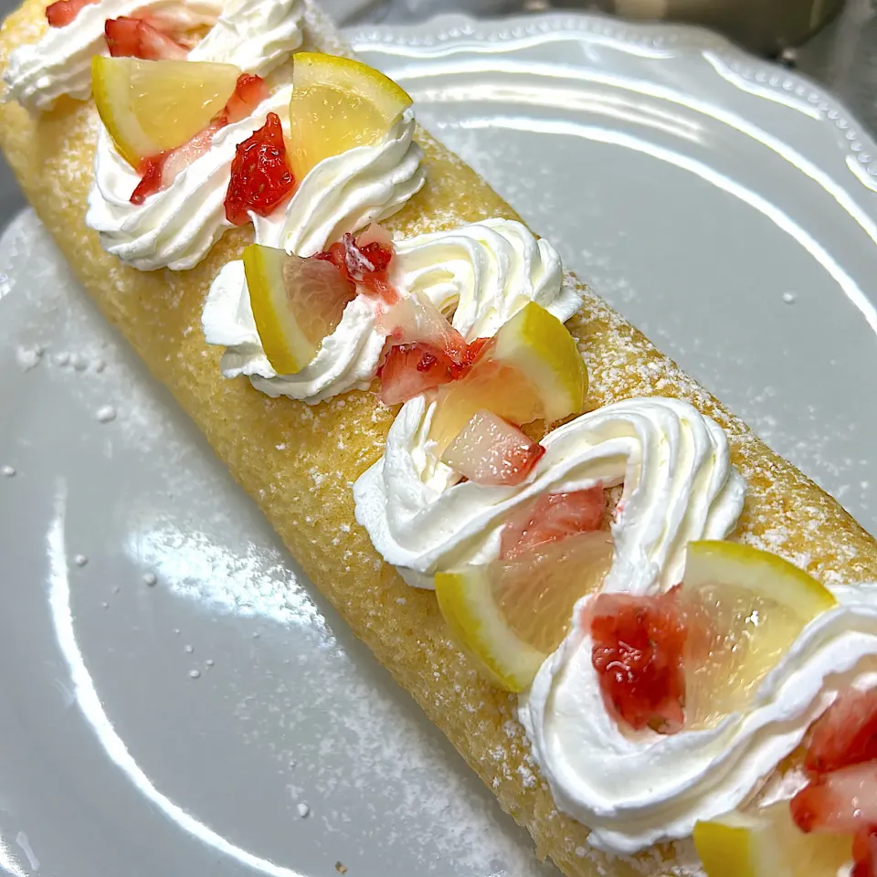 いちごとバナナの🍓🍌ロールケーキ|mokoさん