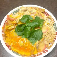 かまぼこのふわふわ卵とじ丼|ちゃびさん