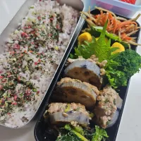 ☆高校生弁当☆雑穀米、ふりかけ、金平ゴボウ、紅しょうが卵焼き、ブロッコリー、蓮肉焼き、ほうれん草ゴマ和え、いちご|ｼｮｺﾗさん