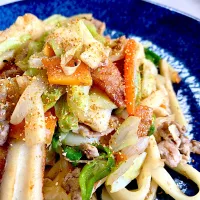 Yaki Udon seasoned with Hondashi granules and a small amount of soy sauce, sprinkled with kyo-shichimi|gonbenさん