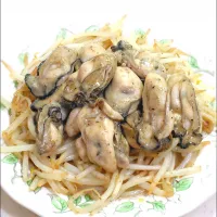 シャキシャキモヤシと牡蠣バター炒め〜v(^o^)＠たかたか亭|たかたかさん