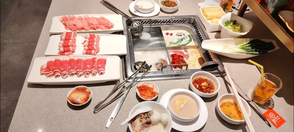 Lunch Haidilao Lotte Mall West Lake Hà Noi new premium shopping mall❤️yummy hotpot pig stomach chicken soup, pork collagen soup, mala milk based soup ♥️|🍒lynnlicious🍒さん