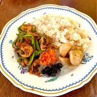 ランチ♯青椒肉絲♯里芋煮♯黒豆|小松菜さん